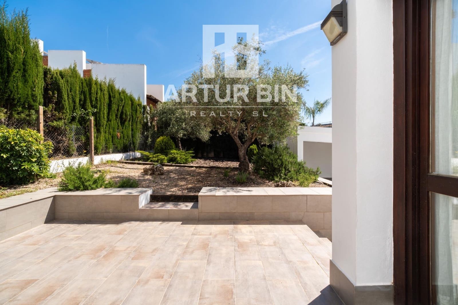 4 bedroom Villa for sale in Chiva with garage - € 475,000 (Ref: 9791075)