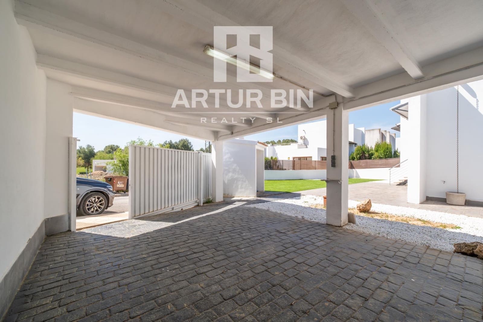 4 bedroom Villa for sale in Chiva with garage - € 475,000 (Ref: 9791075)