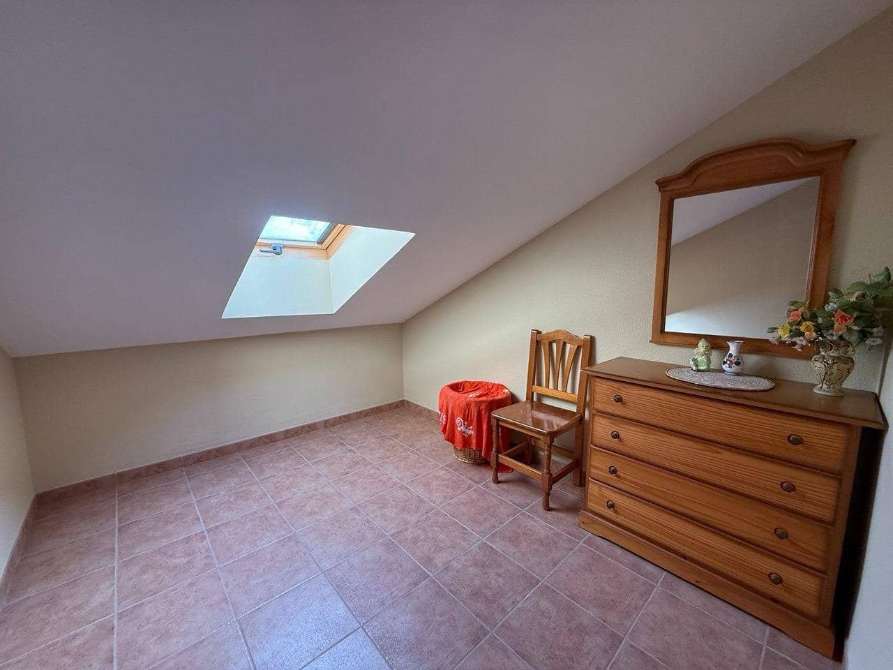 4 soveværelse Villa til salg i Almarda med garage - € 335.000 (Ref: 9822947)