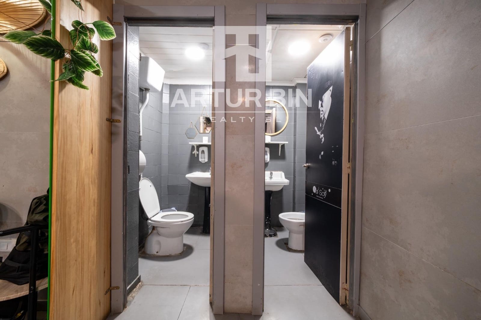 Commercial for rent in Valencia city - € 1,200 (Ref: 9829186)