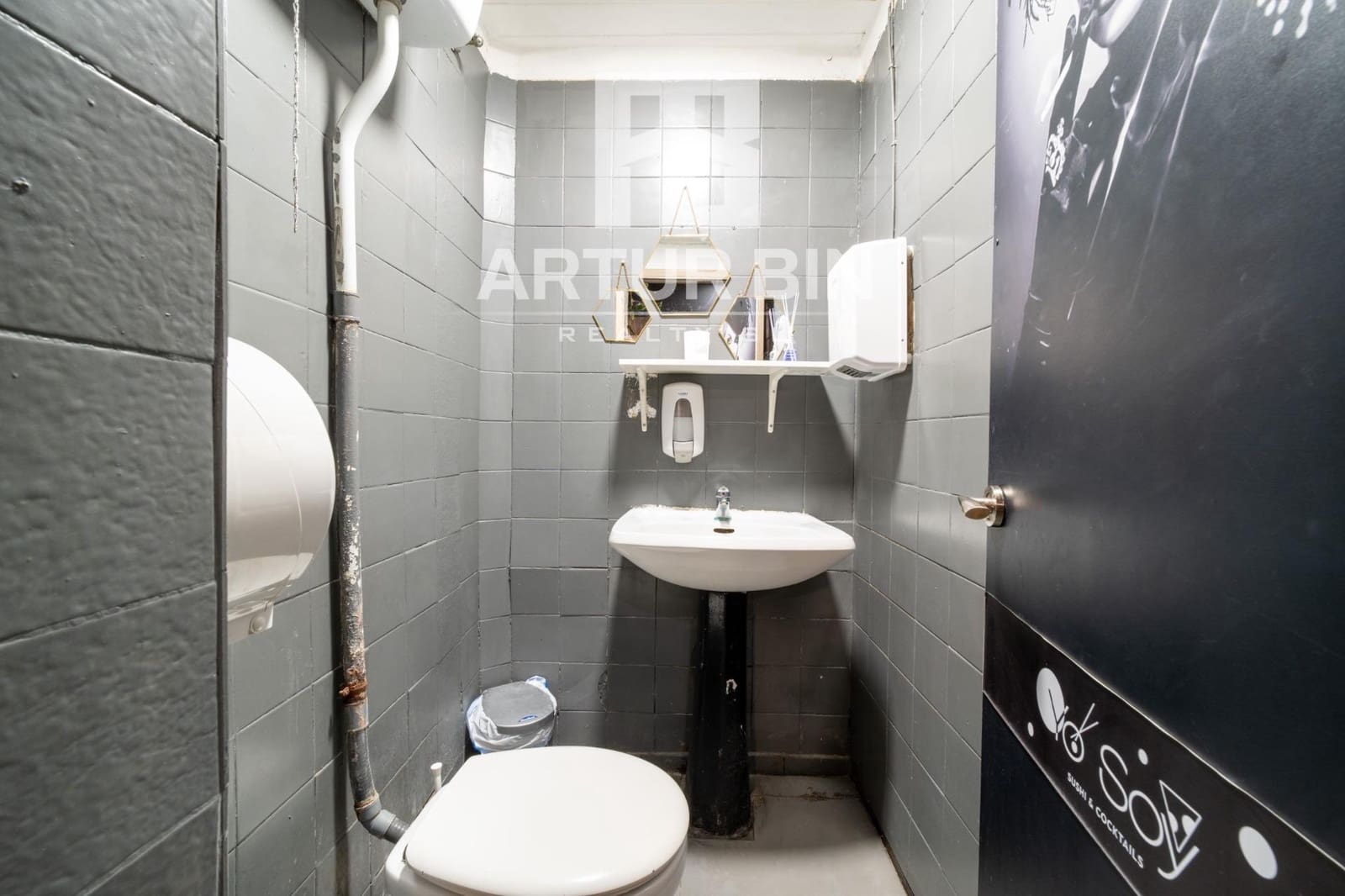 Commercial for rent in Valencia city - € 1,200 (Ref: 9829186)