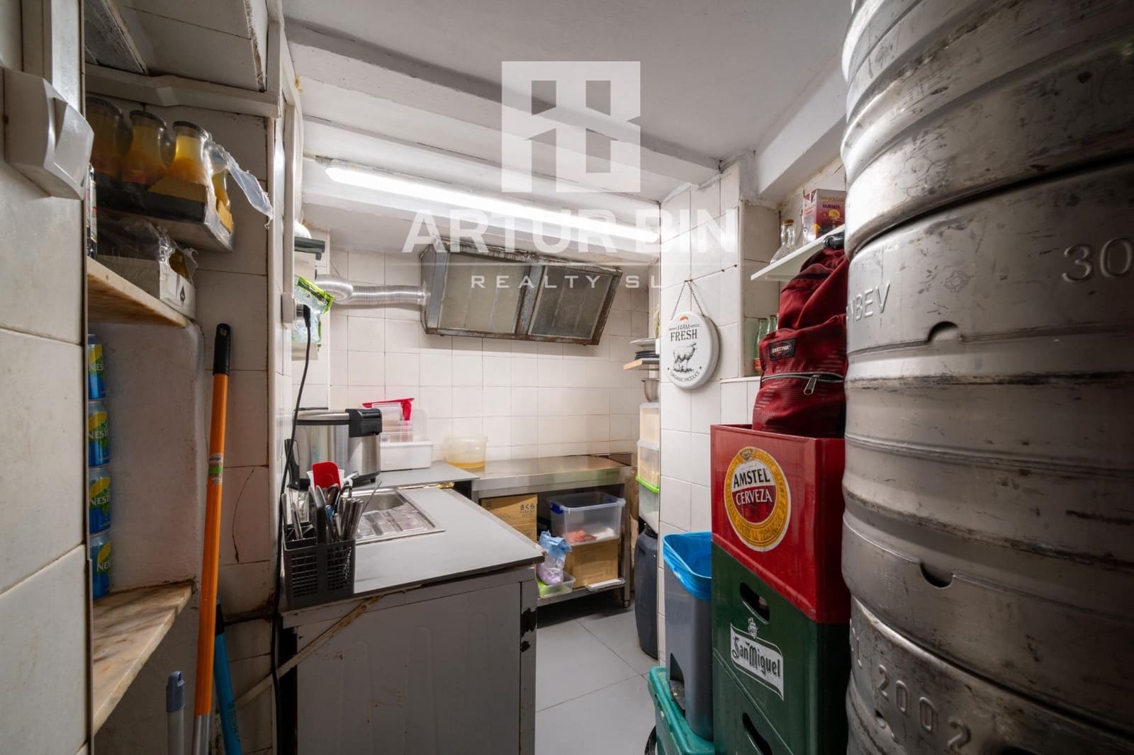 Commercial for rent in Valencia city - € 1,200 (Ref: 9829186)