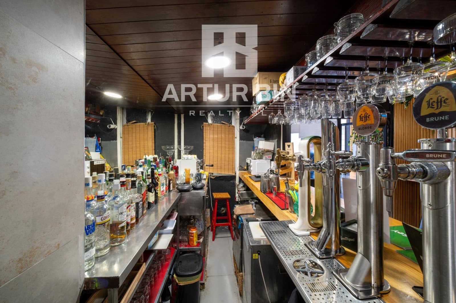 Commercial for rent in Valencia city - € 1,200 (Ref: 9829186)