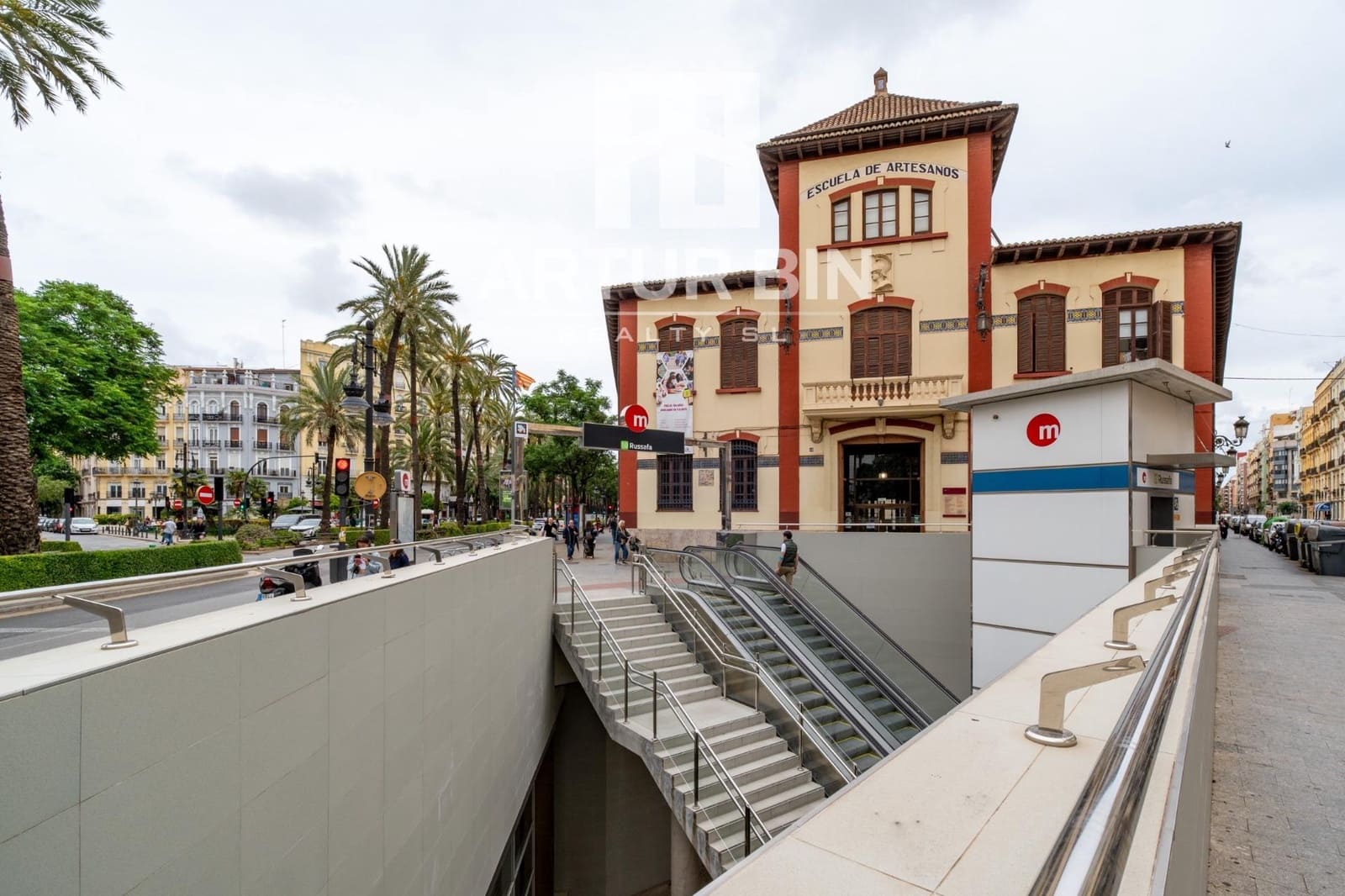 Commercial for rent in Valencia city - € 1,200 (Ref: 9829186)