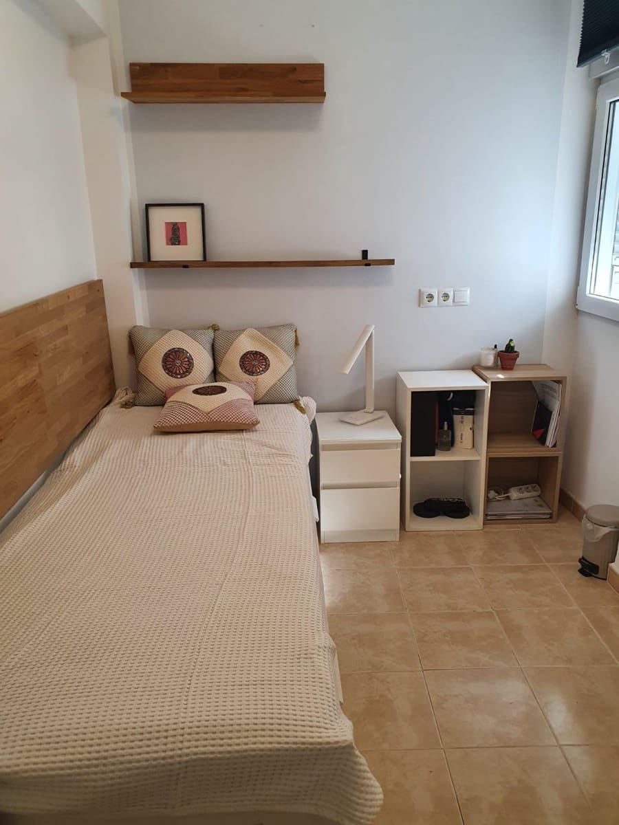 2 bedroom Penthouse for rent in Valencia city with garage - € 1,750 (Ref: 9855492)