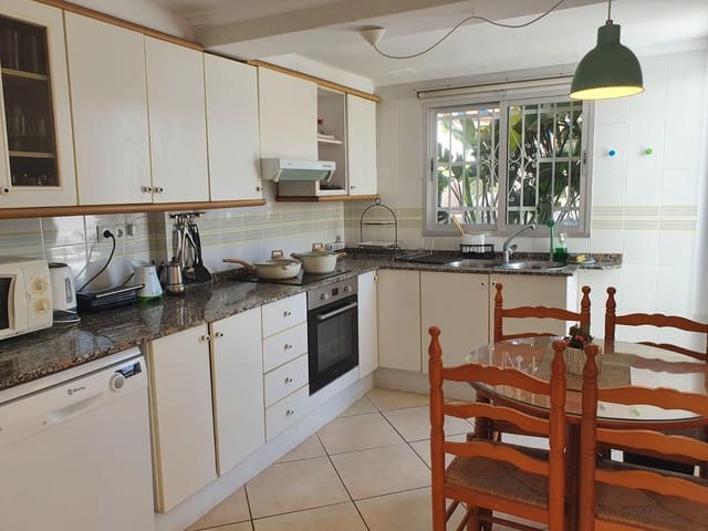 2 bedroom Penthouse for rent in Nou Moles, Valencia city with garage - € 1,750 (Ref: 9855492)
