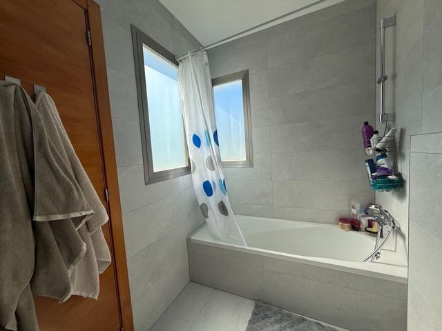 4 bedroom Terraced Villa for rent in Alginet with pool garage - € 3,500 (Ref: 9865223)