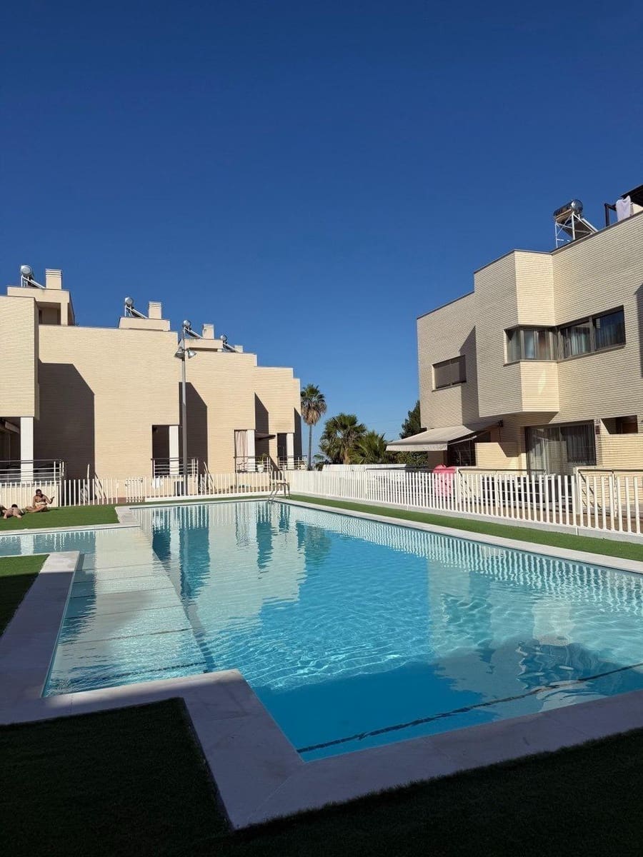 4 bedroom Terraced Villa for rent in Alginet with pool garage - € 3,500 (Ref: 9865223)