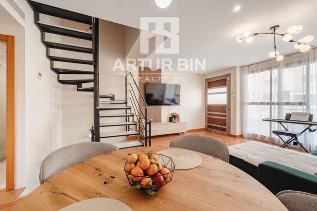 Villa/Maison Mitoyenne de 4 chambres à louer à Alginet avec piscine garage - 2 500 € (Ref: 9865223)