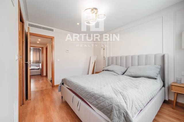 Villa/Maison Mitoyenne de 4 chambres à louer à Alginet avec piscine garage - 2 500 € (Ref: 9865223)