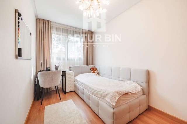 Villa/Maison Mitoyenne de 4 chambres à louer à Alginet avec piscine garage - 2 500 € (Ref: 9865223)