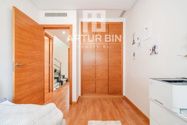 Villa/Maison Mitoyenne de 4 chambres à louer à Alginet avec piscine garage - 2 500 € (Ref: 9865223)