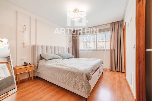 Villa/Maison Mitoyenne de 4 chambres à louer à Alginet avec piscine garage - 2 500 € (Ref: 9865223)