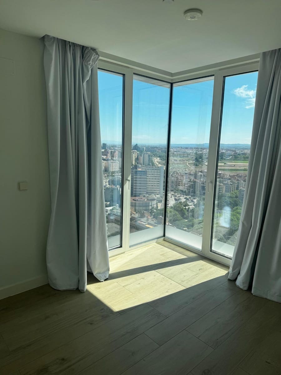 2 bedroom Apartment for rent in Valencia city with pool garage - € 3,200 (Ref: 9865224)