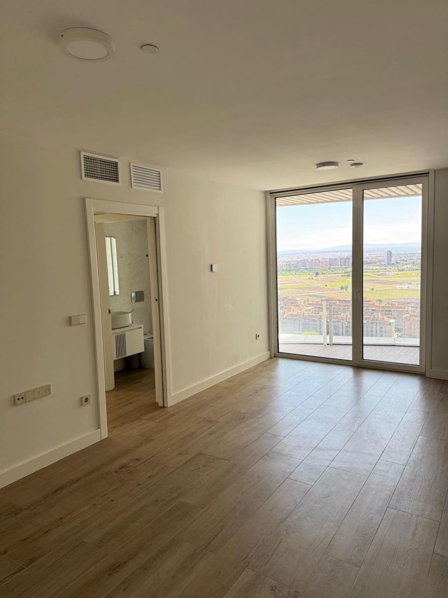2 bedroom Apartment for rent in Valencia city with pool garage - € 3,200 (Ref: 9865224)