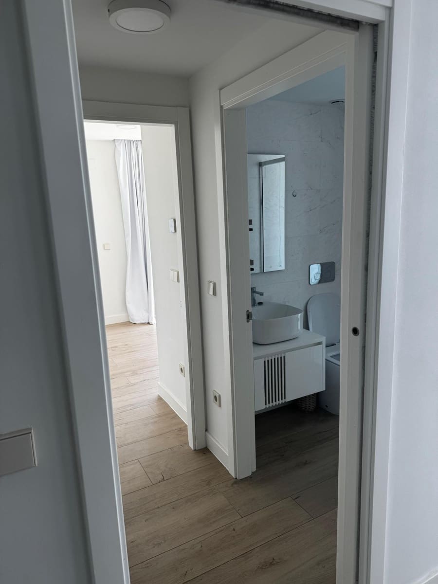 2 bedroom Apartment for rent in Valencia city with pool garage - € 3,200 (Ref: 9865224)