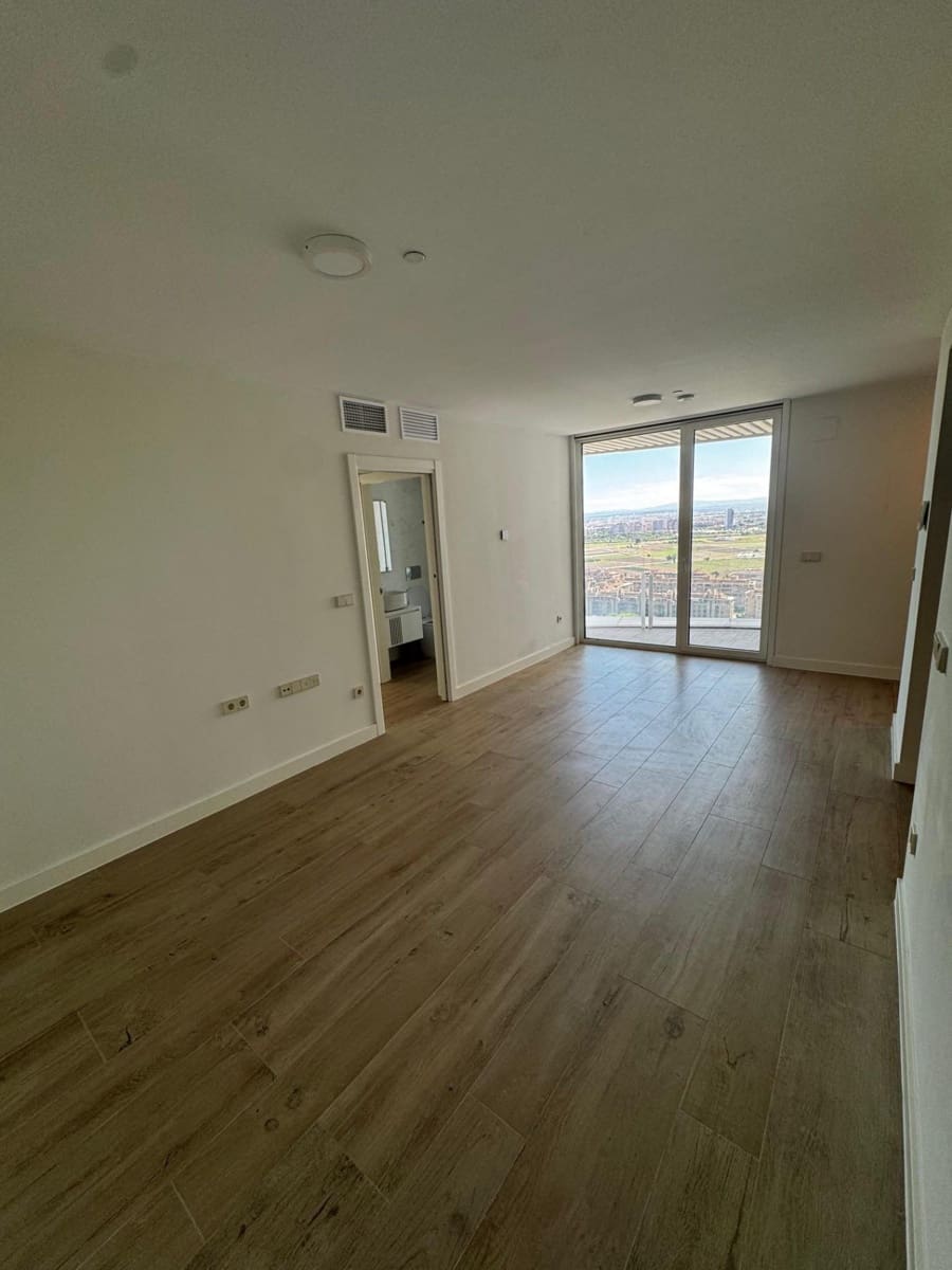 2 bedroom Apartment for rent in Valencia city with pool garage - € 3,200 (Ref: 9865224)