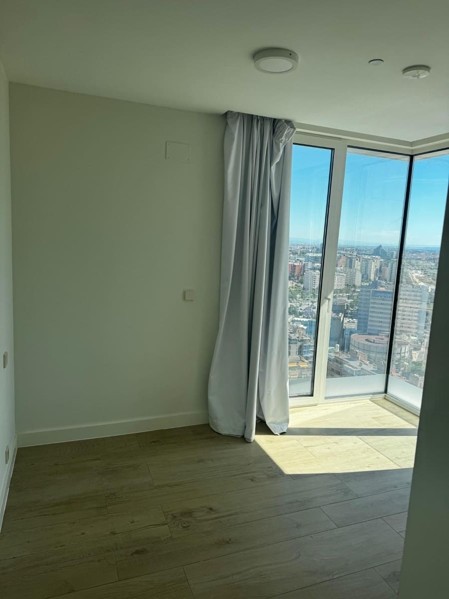2 bedroom Apartment for rent in Valencia city with pool garage - € 3,200 (Ref: 9865224)