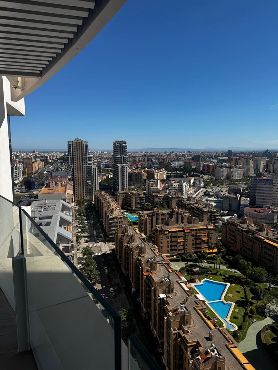 2 bedroom Apartment for rent in Valencia city with pool garage - € 3,200 (Ref: 9865224)