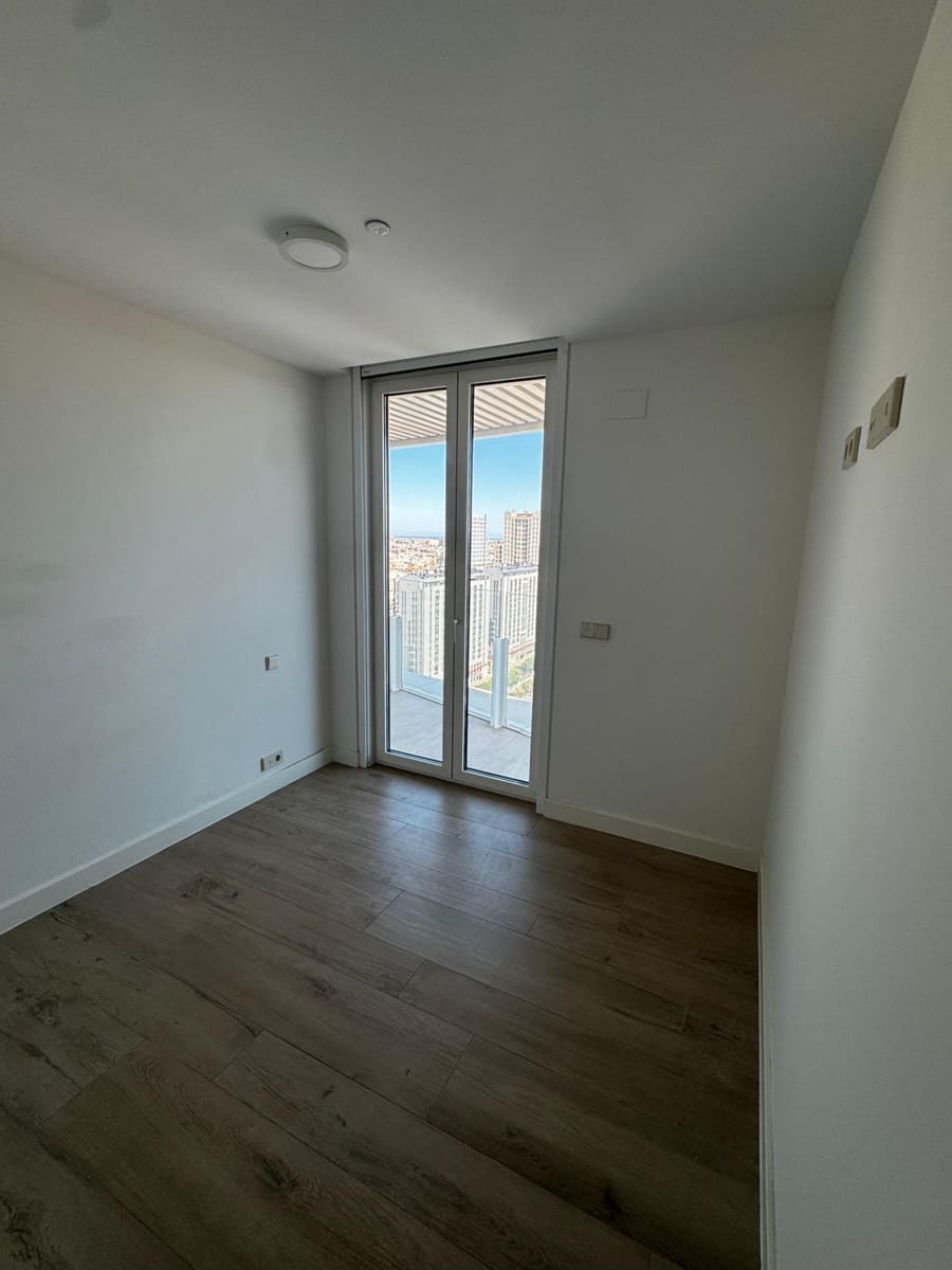 2 bedroom Apartment for rent in Valencia city with pool garage - € 3,200 (Ref: 9865224)