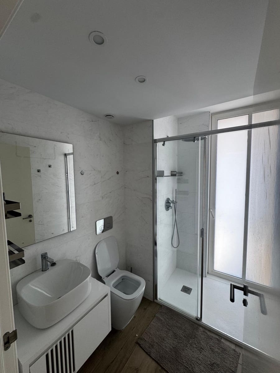 2 bedroom Apartment for rent in Valencia city with pool garage - € 3,200 (Ref: 9865224)
