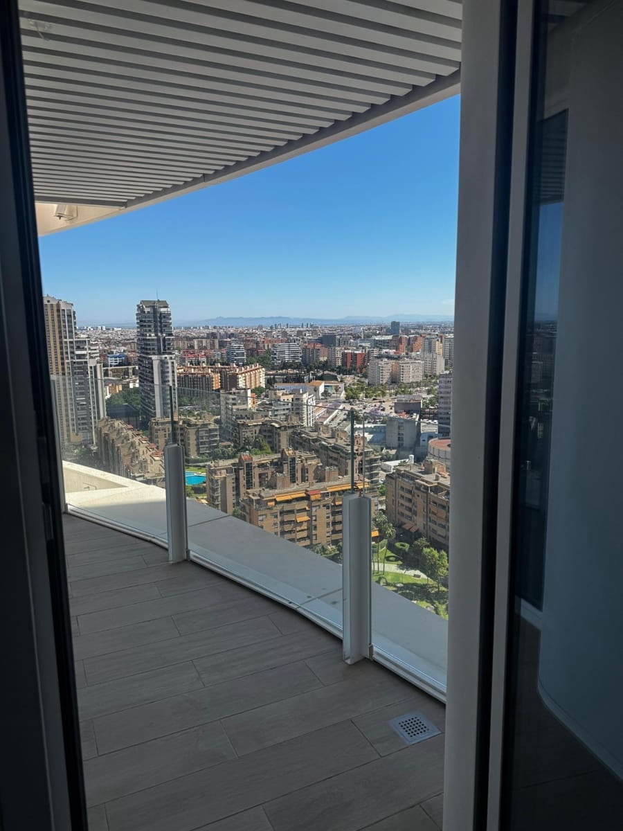 2 bedroom Apartment for rent in Valencia city with pool garage - € 3,200 (Ref: 9865224)