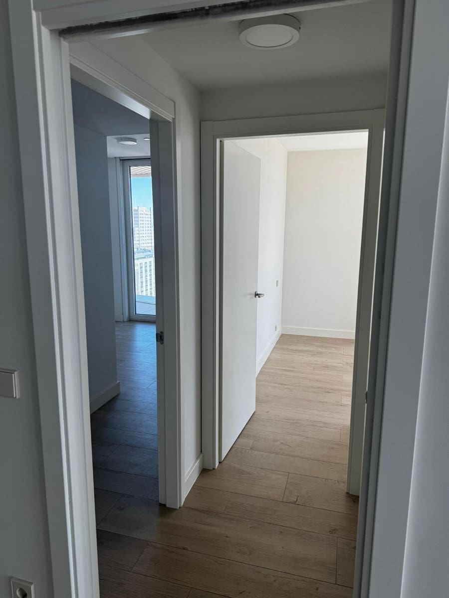 2 bedroom Apartment for rent in Valencia city with pool garage - € 3,200 (Ref: 9865224)
