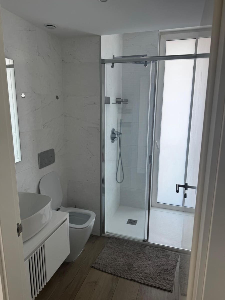 2 bedroom Apartment for rent in Valencia city with pool garage - € 3,200 (Ref: 9865224)