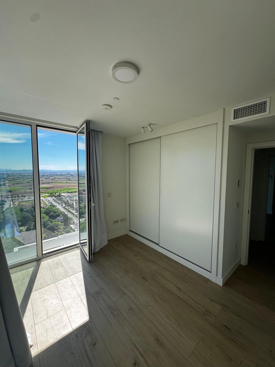 2 bedroom Apartment for rent in Valencia city with pool garage - € 3,200 (Ref: 9865224)