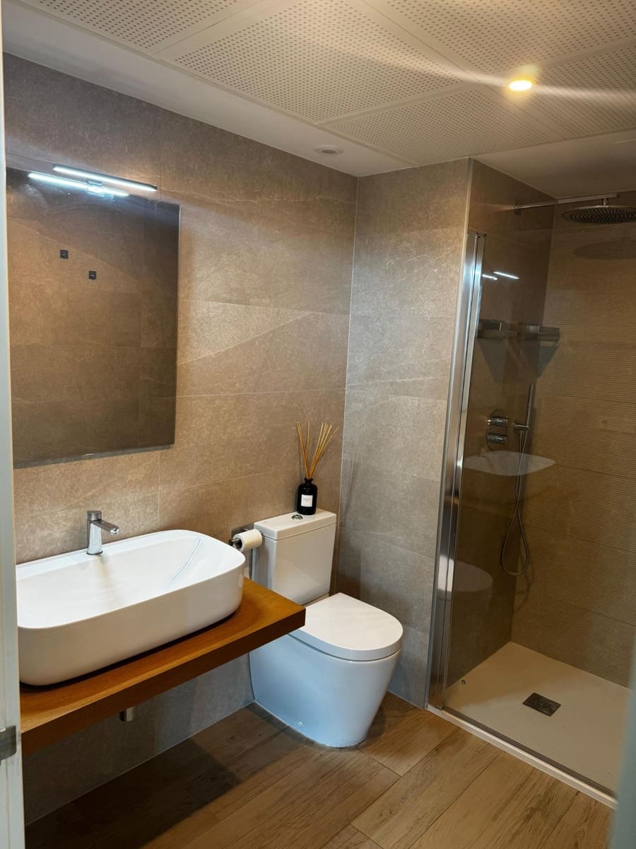 2 bedroom Apartment for rent in Valencia city with pool garage - € 3,200 (Ref: 9865224)