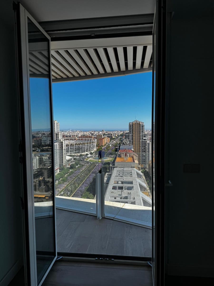 2 bedroom Apartment for rent in Valencia city with pool garage - € 3,200 (Ref: 9865224)