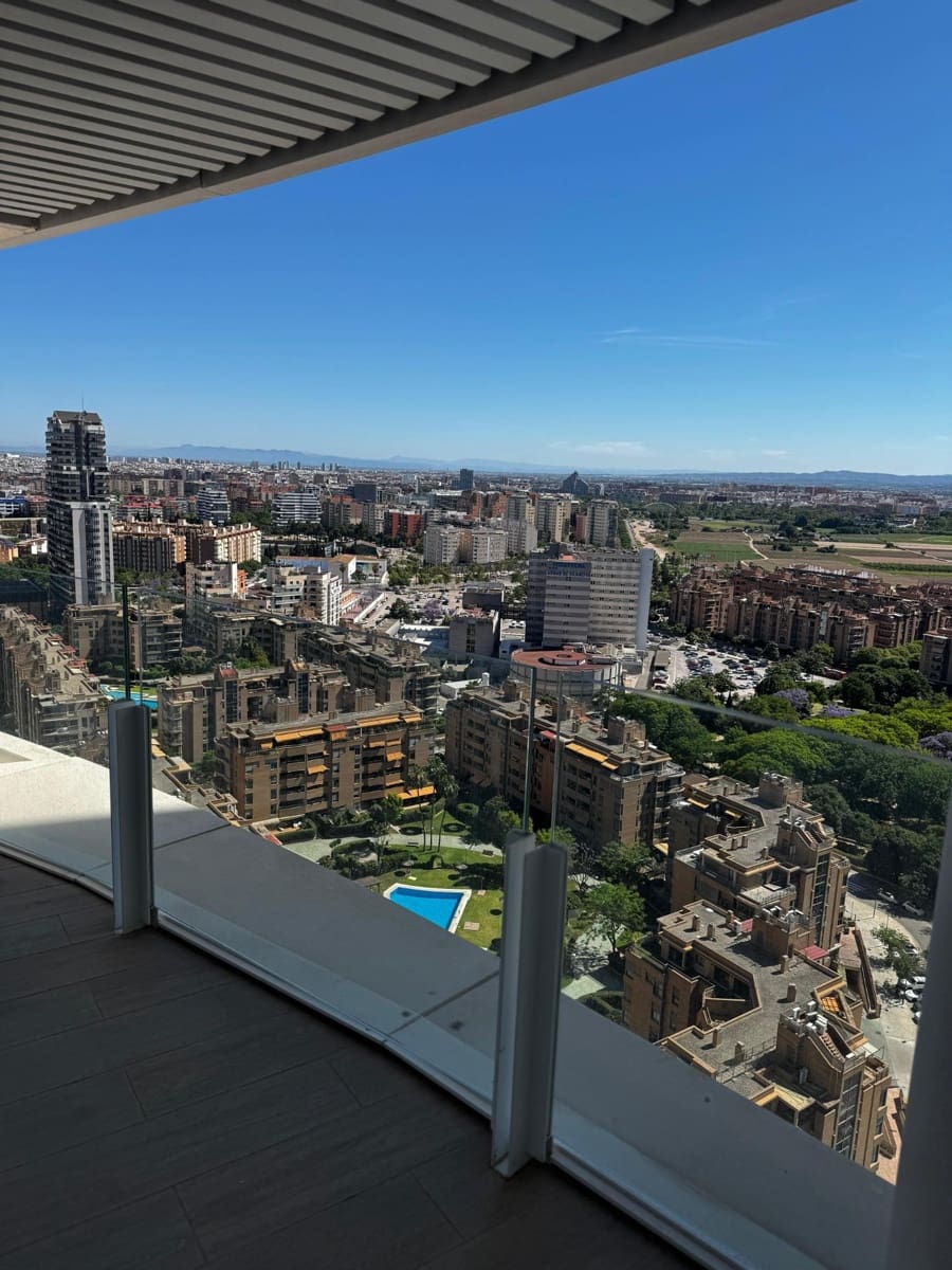 2 bedroom Apartment for rent in Valencia city with pool garage - € 3,200 (Ref: 9865224)