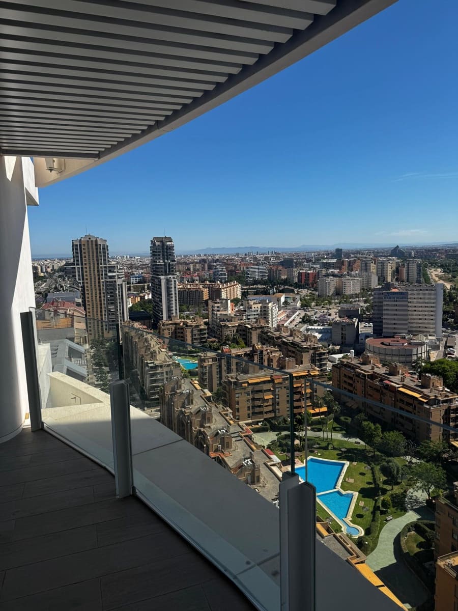 2 bedroom Apartment for rent in Valencia city with pool garage - € 3,200 (Ref: 9865224)