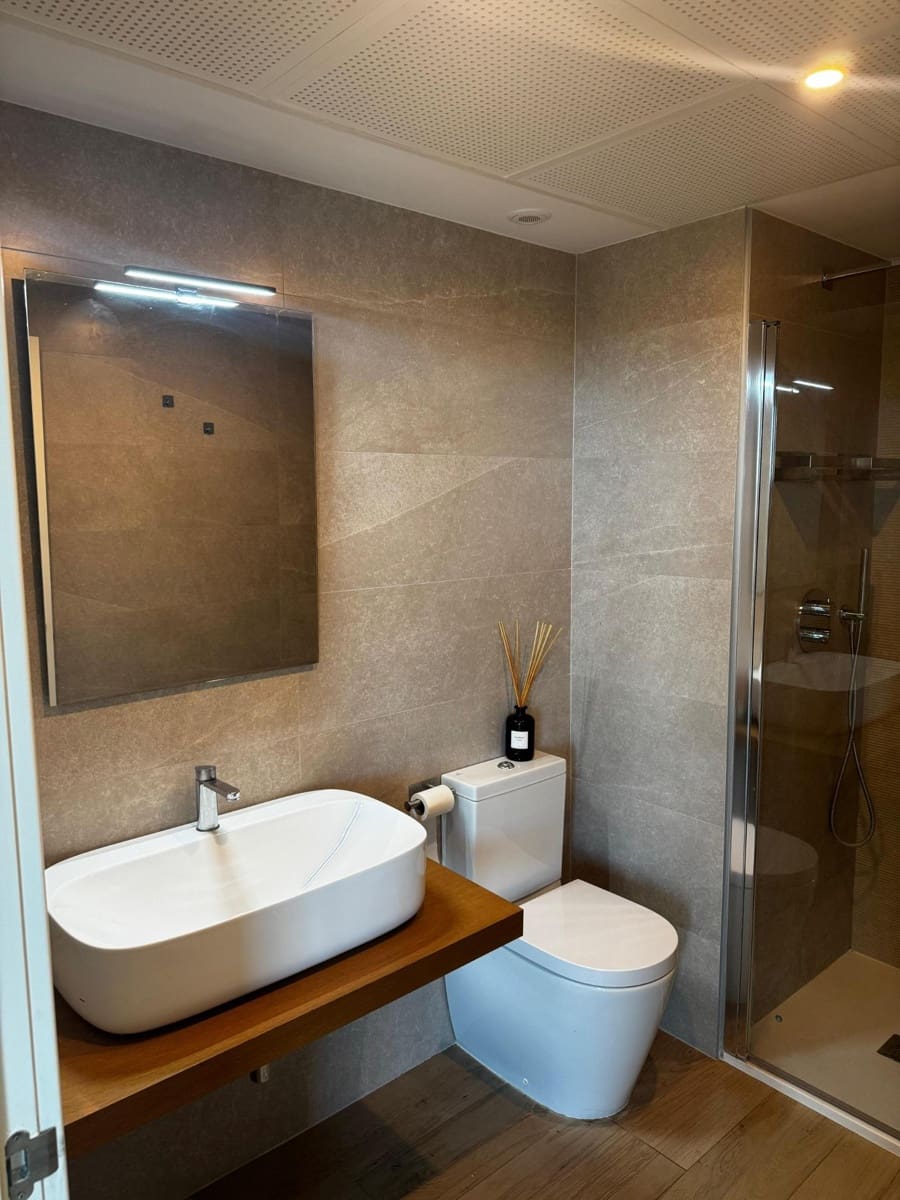 2 bedroom Apartment for rent in Valencia city with pool garage - € 3,200 (Ref: 9865224)