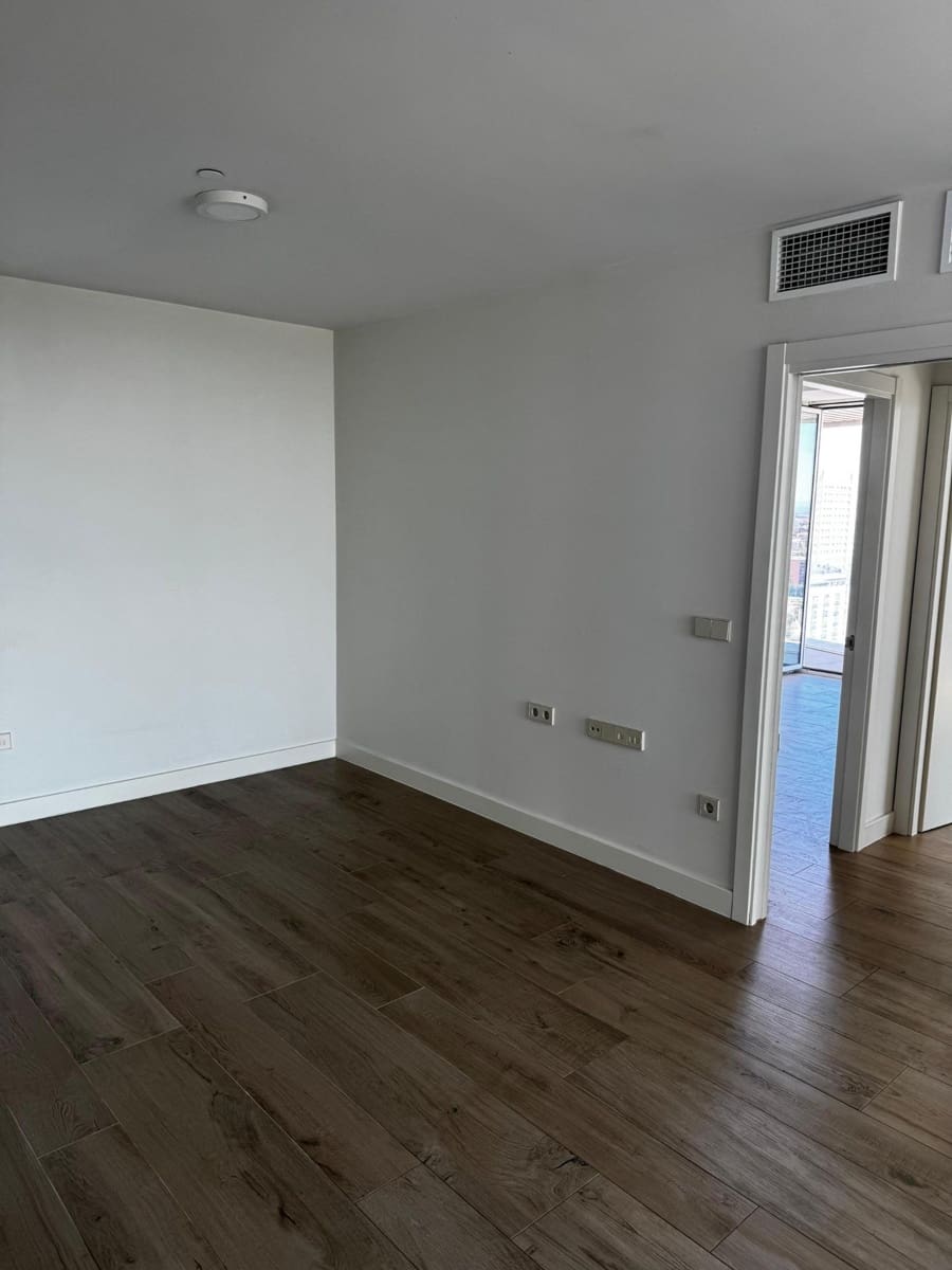 2 bedroom Apartment for rent in Valencia city with pool garage - € 3,200 (Ref: 9865224)