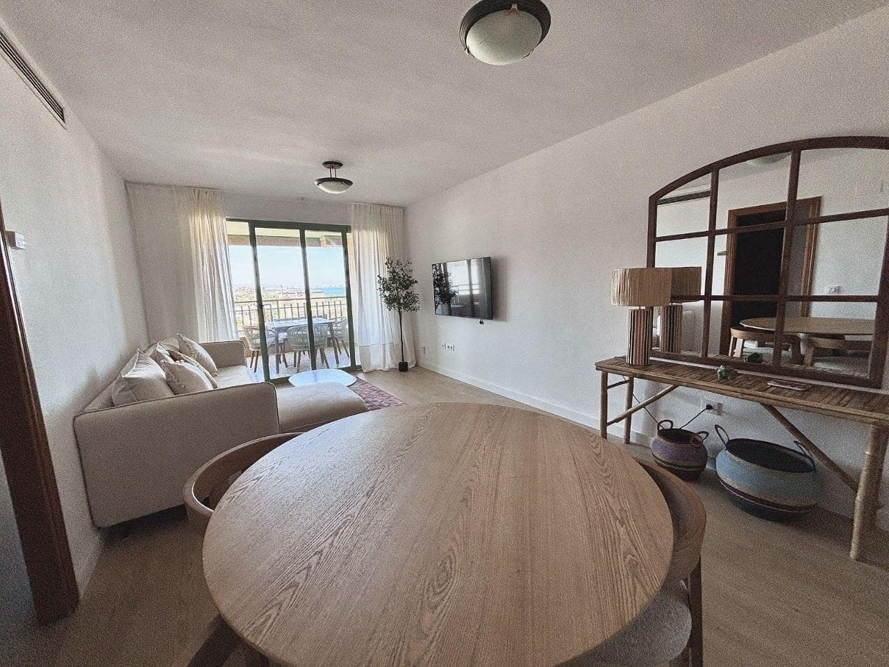 2 bedroom Apartment for rent in Valencia city with pool - € 1,900 (Ref: 9867038)