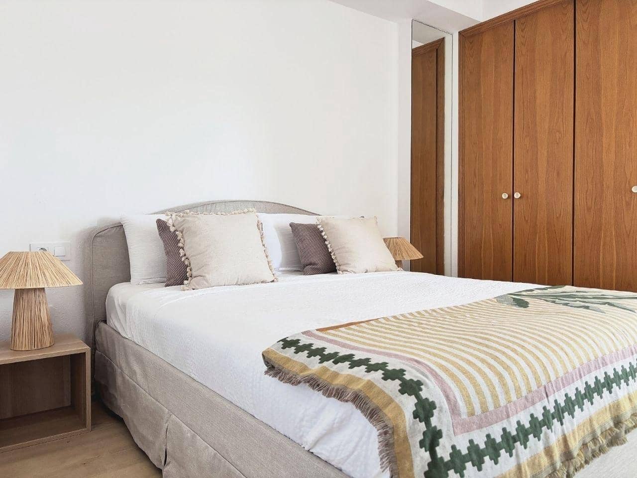 2 bedroom Apartment for rent in Valencia city with pool - € 1,900 (Ref: 9867038)