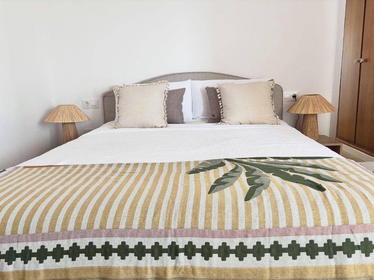 2 bedroom Apartment for rent in Valencia city with pool - € 1,900 (Ref: 9867038)