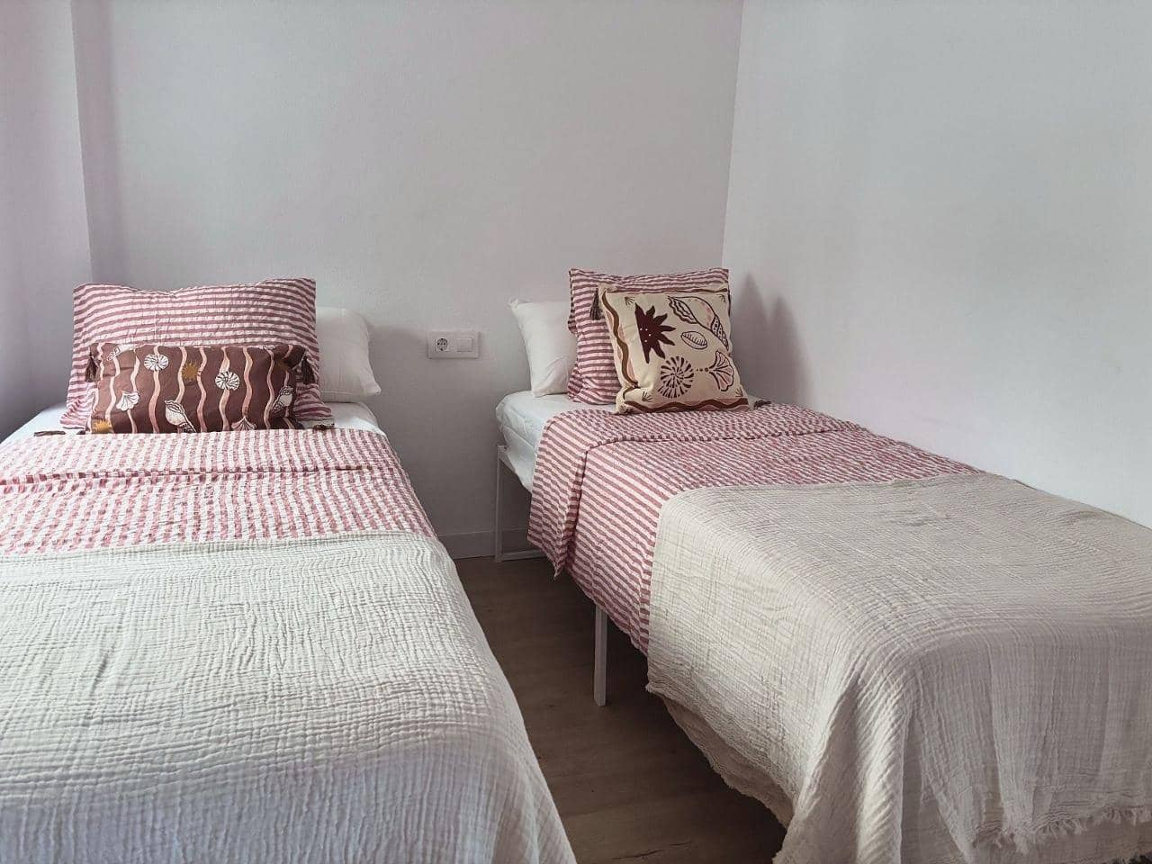 2 bedroom Apartment for rent in Valencia city with pool - € 1,900 (Ref: 9867038)