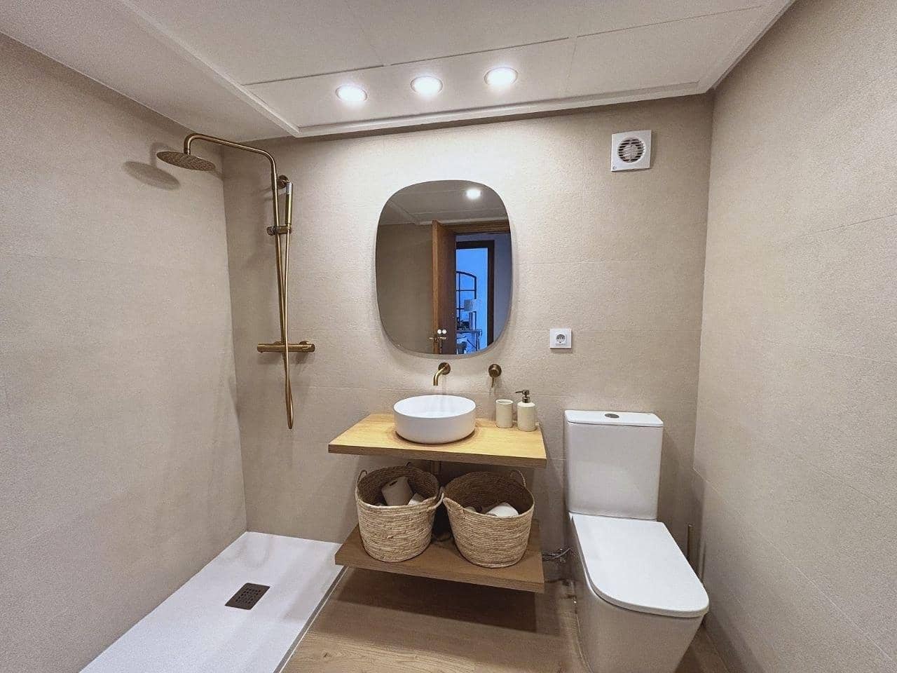 2 bedroom Apartment for rent in Valencia city with pool - € 1,900 (Ref: 9867038)