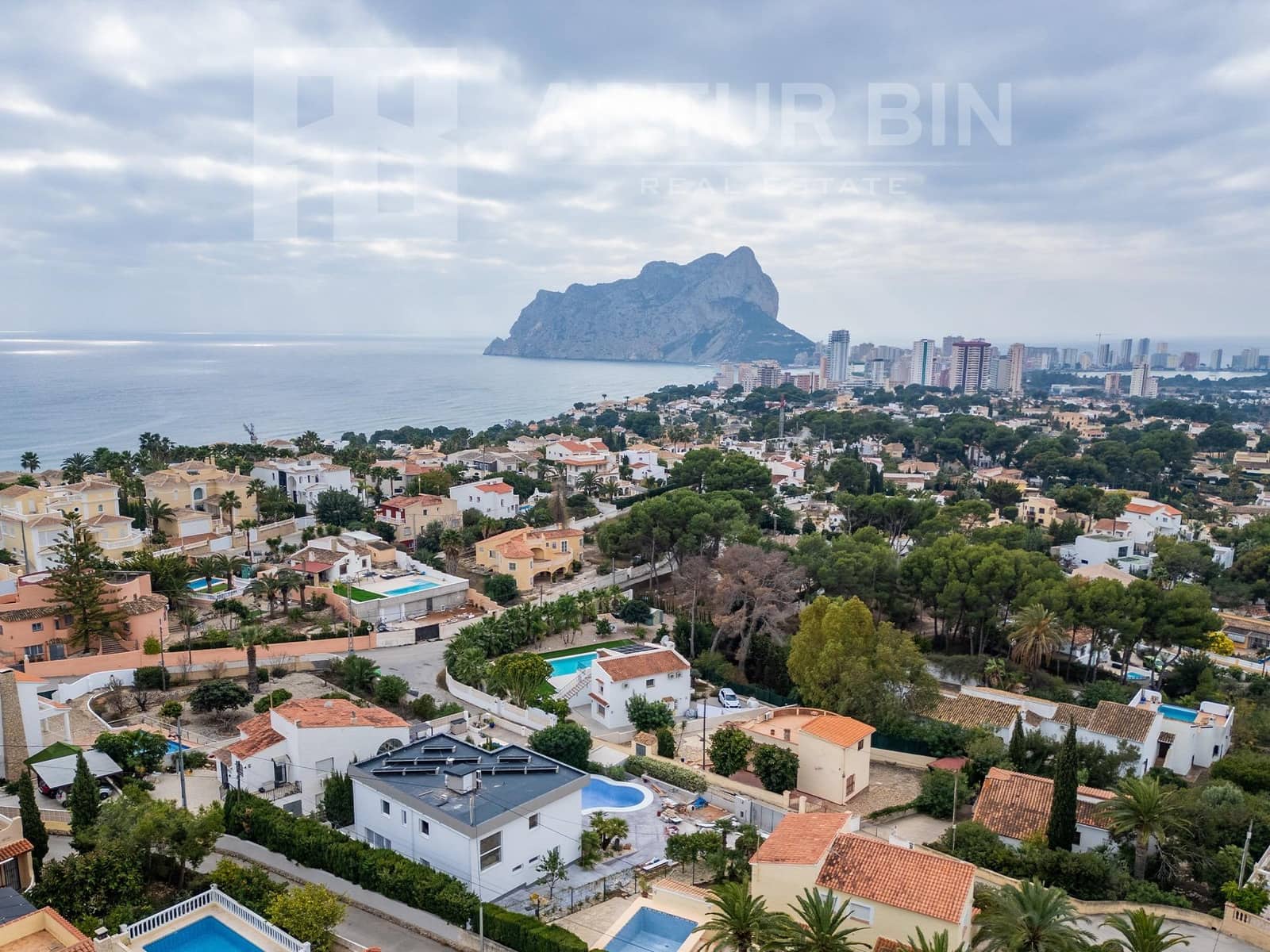 Chalet de 4 habitaciones en Calpe / Calp en venta con piscina - 1.090.000 € (Ref: 9878889)