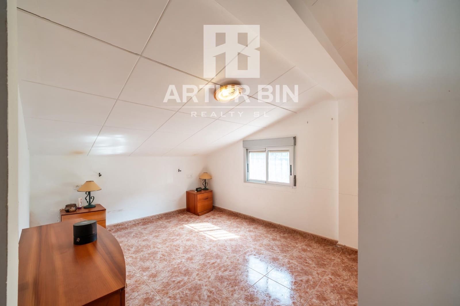 7 bedroom Villa for sale in Corbera with garage - € 200,000 (Ref: 9878890)