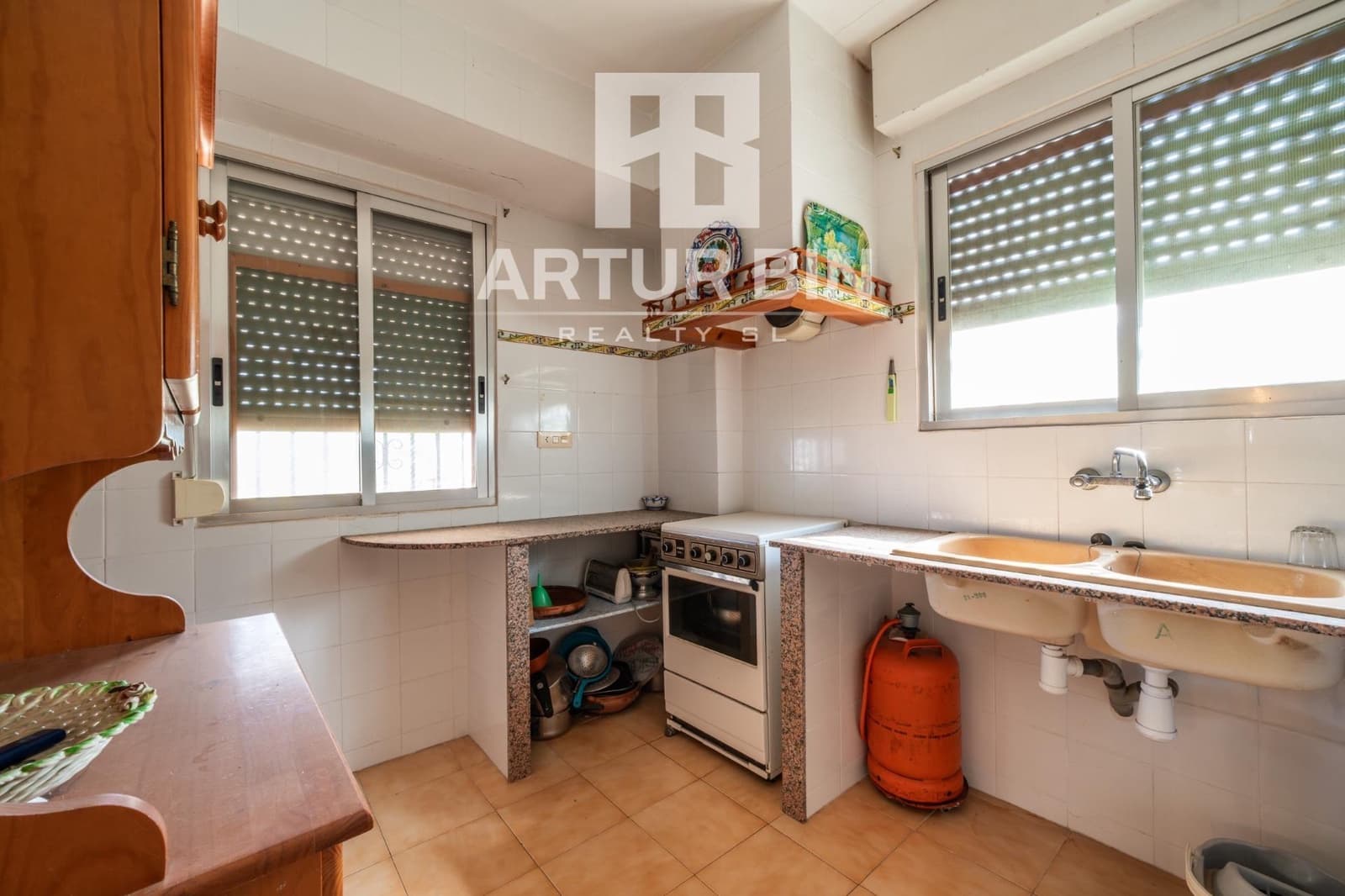 7 bedroom Villa for sale in Corbera with garage - € 200,000 (Ref: 9878890)