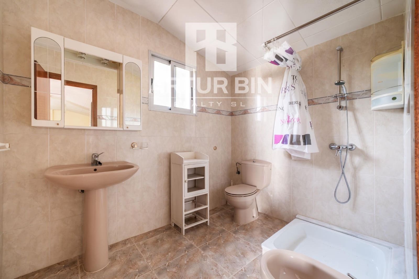 7 bedroom Villa for sale in Corbera with garage - € 200,000 (Ref: 9878890)