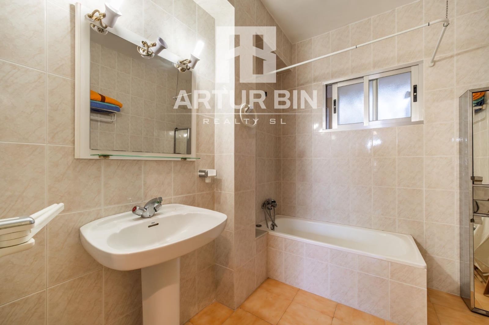 7 bedroom Villa for sale in Corbera with garage - € 200,000 (Ref: 9878890)