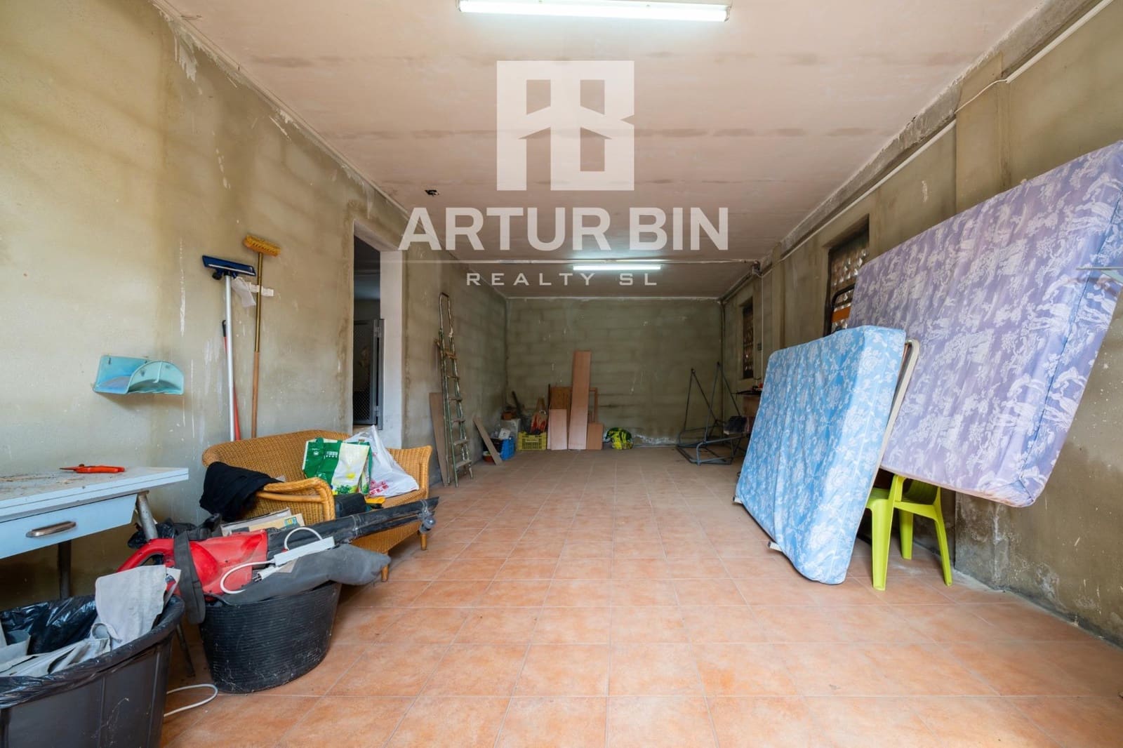 7 bedroom Villa for sale in Corbera with garage - € 200,000 (Ref: 9878890)