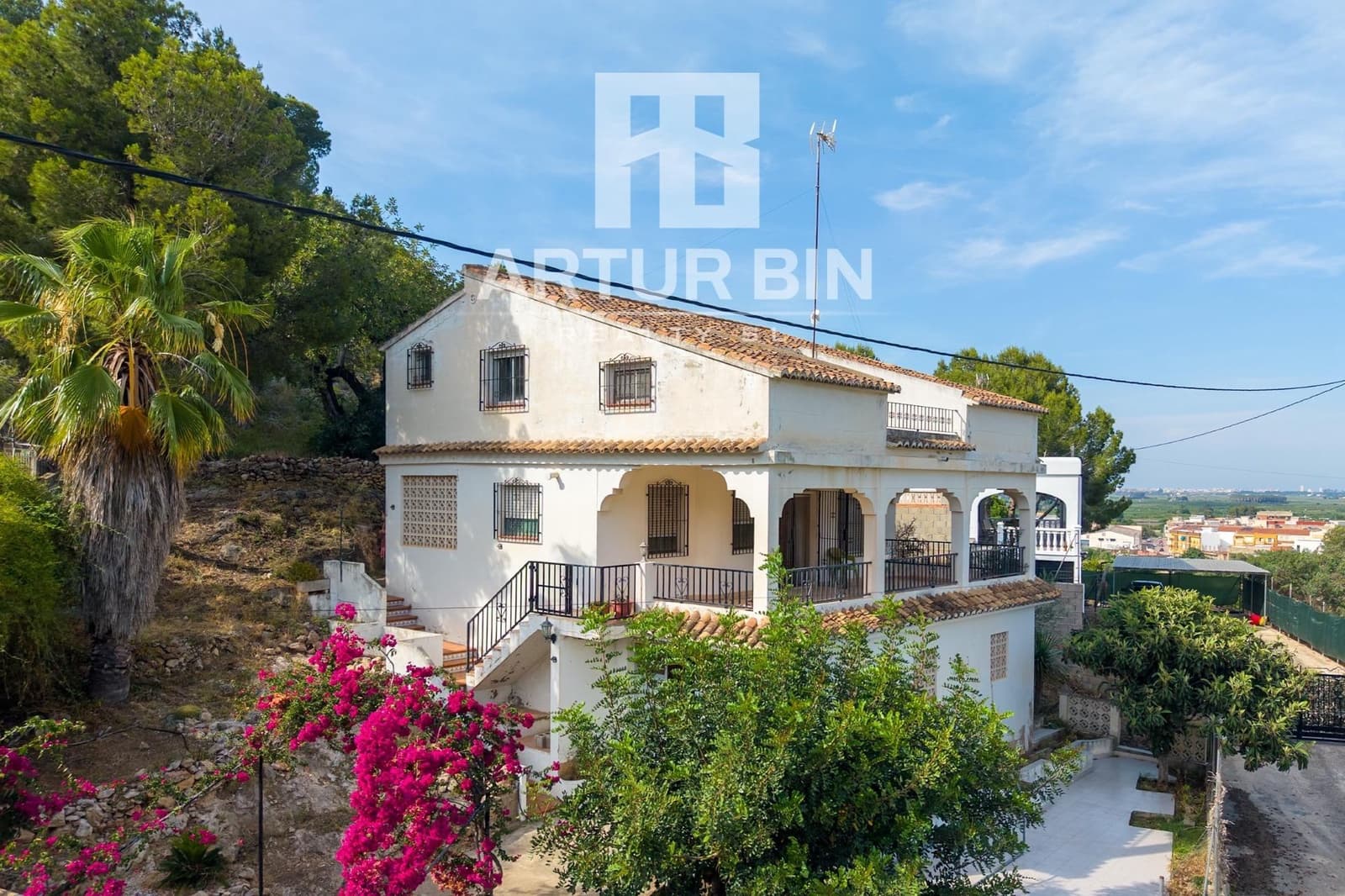 7 bedroom Villa for sale in Corbera with garage - € 200,000 (Ref: 9878890)
