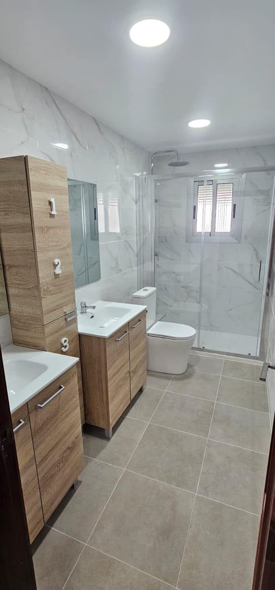 4 slaapkamer Appartement te huur in Mislata - € 450 (Ref: 9881960)