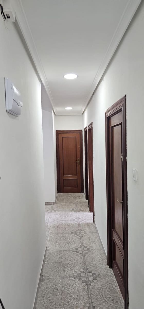 4 slaapkamer Appartement te huur in Mislata - € 450 (Ref: 9881960)