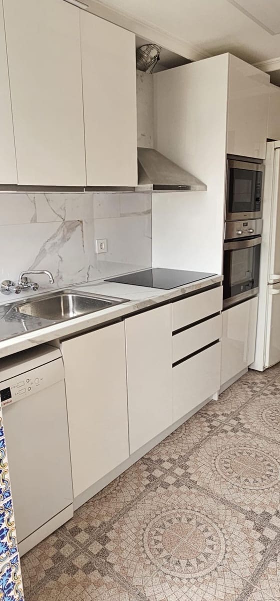 4 slaapkamer Appartement te huur in Mislata - € 450 (Ref: 9881960)